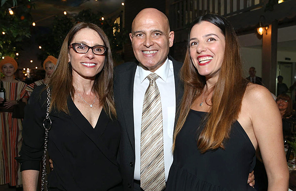 דוד פתאל עם בת זוגו ריקי תורג'מן (מימין) וגרושתו הדסה פתאל דוד פתאל עם בת זוגו ריקי תורג'מן (מימין) וגרושתו הדסה פתאל