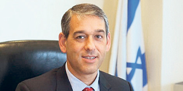 למרות ההנחיה: במשרד הכלכלה ממשיכים לטוס