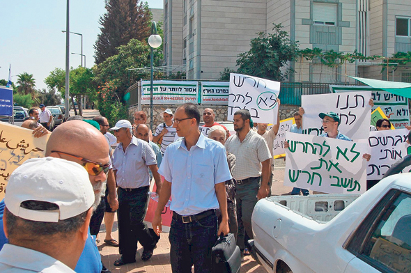 תושבי חריש מפגינים ב־2010 נגד החלטת הממשלה לייעד את העיר לציבור החרדי. לבסוף הוחלט על צביון מעורב תושבי חריש מפגינים ב־2010 נגד החלטת הממשלה לייעד את העיר לציבור החרדי. לבסוף הוחלט על צביון מעורב