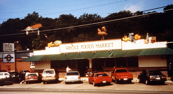 ייעוד: Whole Foods. "כשמכולת אורגנית בטקסס נהרסה בשיטפונות ב־1981, הלקוחות סייעו לה כי היה לה מקום גדול בחייהם, והיא נהפכה לרשת ענקית. כשצרכנים רואים שלחברה יש ייעוד זה מושך אותם ומועיל לה" ייעוד: Whole Foods. "כשמכולת אורגנית בטקסס נהרסה בשיטפונות ב־1981, הלקוחות סייעו לה כי היה לה מקום גדול בחייהם, והיא נהפכה לרשת ענקית. כשצרכנים רואים שלחברה יש ייעוד זה מושך אותם ומועיל לה"