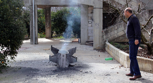 קצה של טיל שנפל בשכונת מגורים בלבנון קצה של טיל שנפל בשכונת מגורים בלבנון