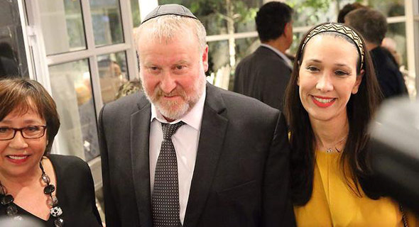 מנדלבליט בבואו לכנס, הערב מנדלבליט בבואו לכנס, הערב