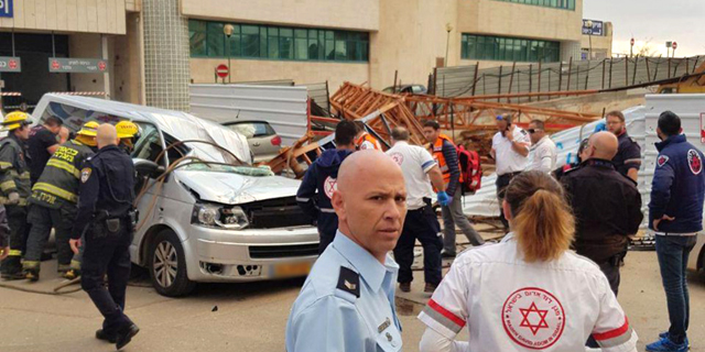נהגת נמחצה למוות מקריסת מנוף באתר בנייה בכפר סבא
