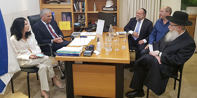 חברות הסיעוד יוצאות לקרב נגד העברת כסף לסיעודיים