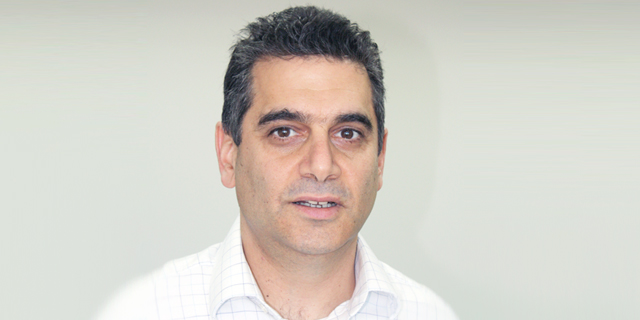 אלי קמיר: כתב ספורט, יועץ שר הביטחון מופז ויועץ של בזק