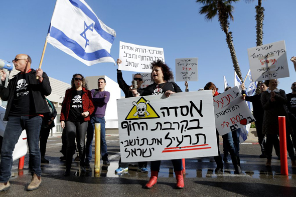 ההפגנה מול ועידת האנרגיה ההפגנה מול ועידת האנרגיה