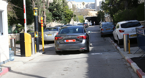 חוקרי המשטרה נכנסים למעון רה"מ חוקרי המשטרה נכנסים למעון רה"מ