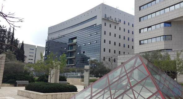 בניין משרדים בקרית הממשלה בחיפה. חברי קבוצות הרכישה מעתיקים את ההשקעה קרוב לביתם בניין משרדים בקרית הממשלה בחיפה. חברי קבוצות הרכישה מעתיקים את ההשקעה קרוב לביתם