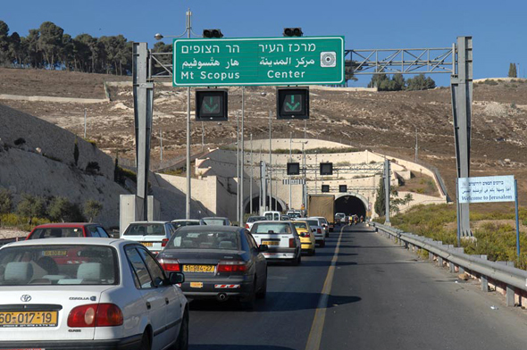 פקק תנועה בכניסה לירושלים פקק תנועה בכניסה לירושלים