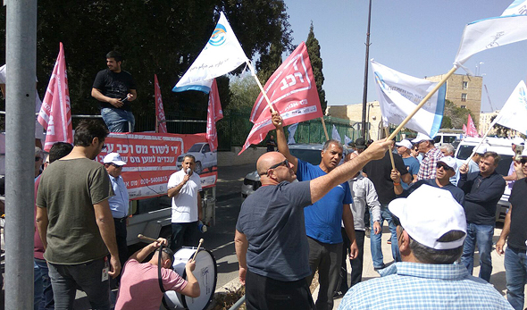 ההפגנה של מפעלי רכבי עבודה ההפגנה של מפעלי רכבי עבודה