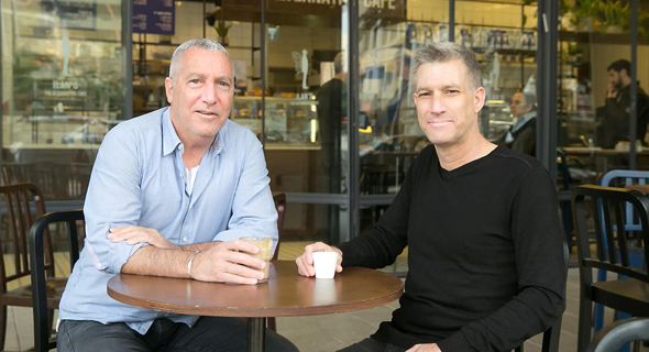מנכ"ל אילנ'ס גיא בר והבעלים אהוד קרלינסקי. "יש רשתות שמשלמות יותר מאיתנו עבור מיקומים" מנכ"ל אילנ'ס גיא בר והבעלים אהוד קרלינסקי. "יש רשתות שמשלמות יותר מאיתנו עבור מיקומים"