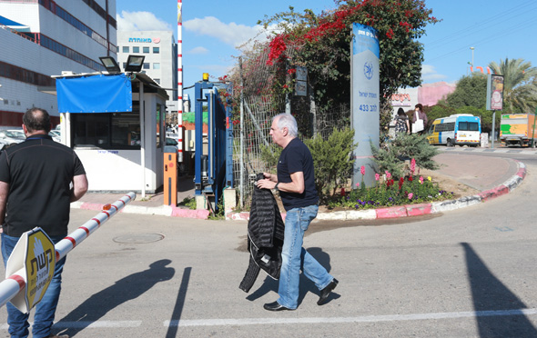 שאול אלוביץ' מגיע לחקירה בלהב 433, שלשום שאול אלוביץ' מגיע לחקירה בלהב 433, שלשום