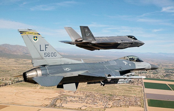 F16 (בחזית) וה-F35 שמתוכנן להחליפו F16 (בחזית) וה-F35 שמתוכנן להחליפו