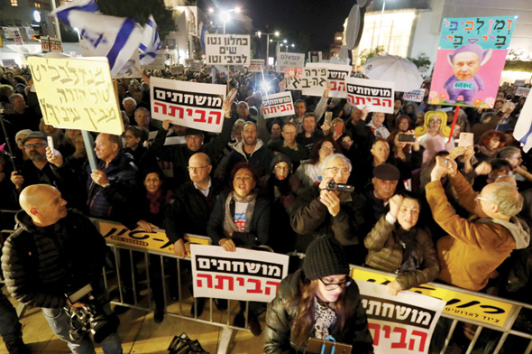 הפגנה נגד השחיתות בתל אביב הפגנה נגד השחיתות בתל אביב