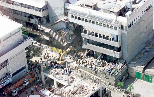 קריסת אולמי ורסאי, ירושלים 2001. האסון שהניע את התהליך קריסת אולמי ורסאי, ירושלים 2001. האסון שהניע את התהליך