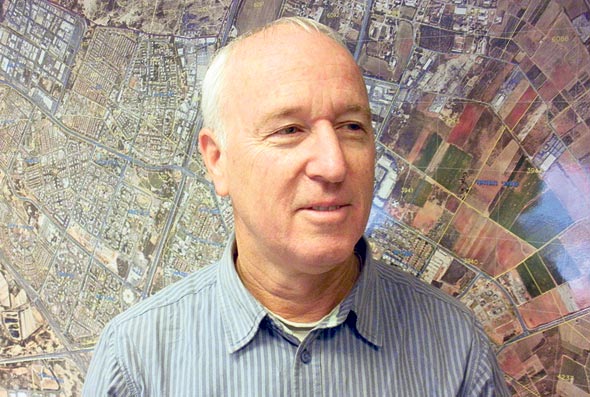 מהנדס העיר נתניה, אבנר אקרמן: אם עד היום מבקש ההיתר היה צריך להסתובב כמו פורפרה בין רשויות וגופים שונים כדי לקבל את ההיתרים הנדרשים, מכון הבקרה שם לזה סוף. זה 'וואן־סטופ־שופ'" מהנדס העיר נתניה, אבנר אקרמן: אם עד היום מבקש ההיתר היה צריך להסתובב כמו פורפרה בין רשויות וגופים שונים כדי לקבל את ההיתרים הנדרשים, מכון הבקרה שם לזה סוף. זה 'וואן־סטופ־שופ'"