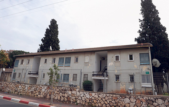 בנייה ותיקה ליד תל השומר (ארכיון) בנייה ותיקה ליד תל השומר (ארכיון)