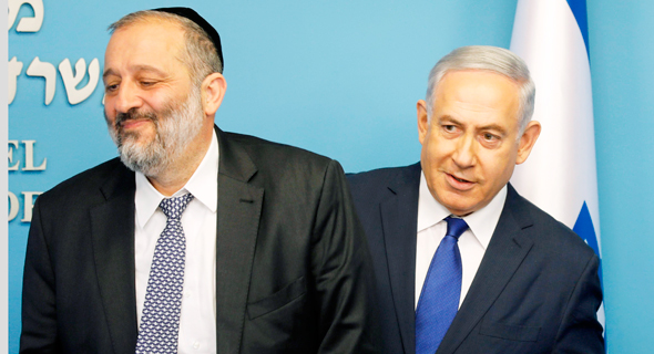 בנימין נתניהו ו אריה דרעי מסיבת עיתונאים, צילום: איי אף פי