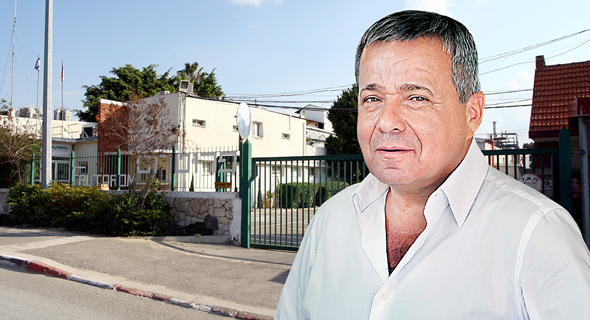 המנכ"ל אורי יהודאי. רוכש בקפידה המנכ"ל אורי יהודאי. רוכש בקפידה