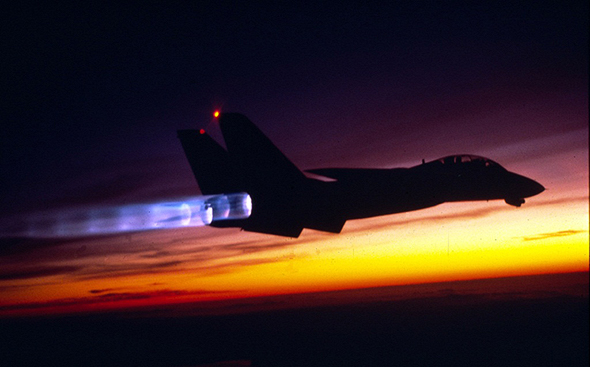 F14 בטיסה עם מבער אחורי פתוח F14 בטיסה עם מבער אחורי פתוח