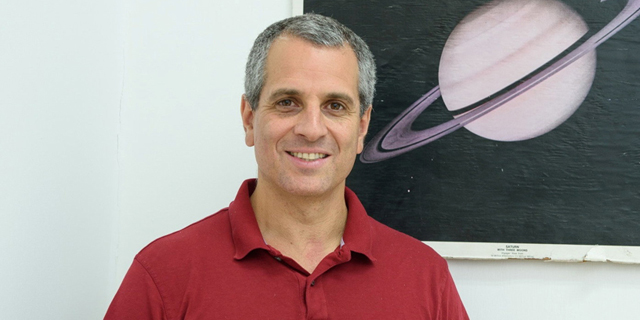 רודף צדק: הדרך של יוחאי כספי מנהריה לנאס"א ועד כוכב הלכת הגדול ביותר