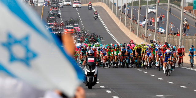 The second day of the Giro d’Italia. Photo: AFP 