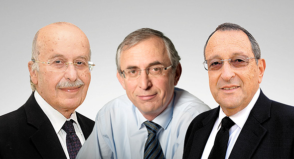 מימין: עו"ד אלי זהר, צבי אגמון ורם כספי מימין: עו"ד אלי זהר, צבי אגמון ורם כספי