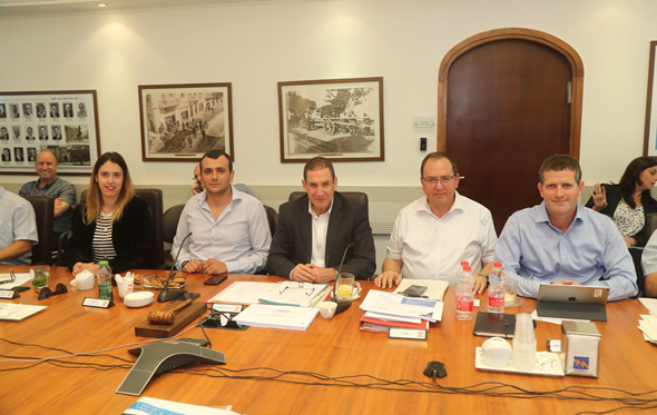 במרכז: יפתח רון טל ושי באב"ד במרכז: יפתח רון טל ושי באב"ד