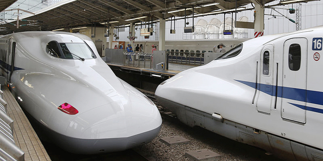 חברת רכבות ביפן התנצלה על הקדמה &quot;בלתי נסלחת&quot; של 25 שניות ביציאת הרכבת מהתחנה‎