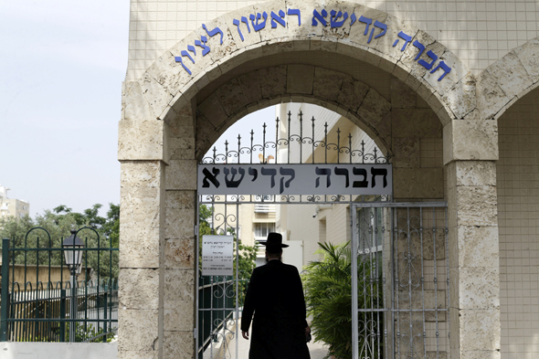 חברה קדישא ראשל”צ. השופטת מתעלמת מהתנגדויות חברי העמותה חברה קדישא ראשל”צ. השופטת מתעלמת מהתנגדויות חברי העמותה