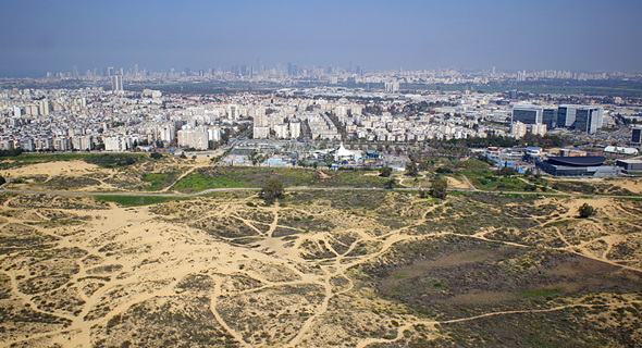 שטחים ליד חולון שטחים ליד חולון