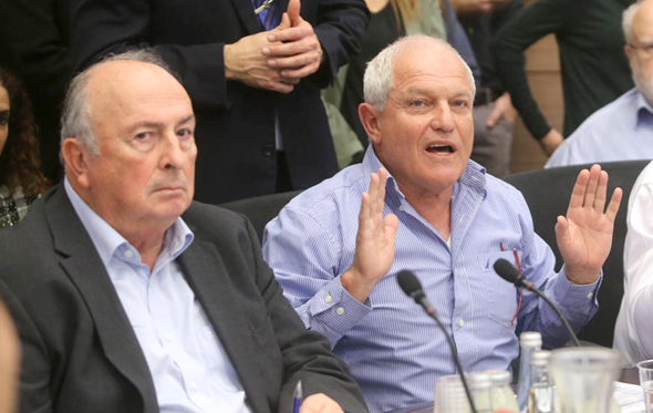 שר הרווחה חיים כץ (מימין) ויו"ר ועדת העבודה, הרווחה והבריאות אלי אלאלוף. לדברי אלאלוף, תשלומי המעסיקים הגבוהים בצרפת אחראים לאבטלה הרבה במדינה שר הרווחה חיים כץ (מימין) ויו"ר ועדת העבודה, הרווחה והבריאות אלי אלאלוף. לדברי אלאלוף, תשלומי המעסיקים הגבוהים בצרפת אחראים לאבטלה הרבה במדינה