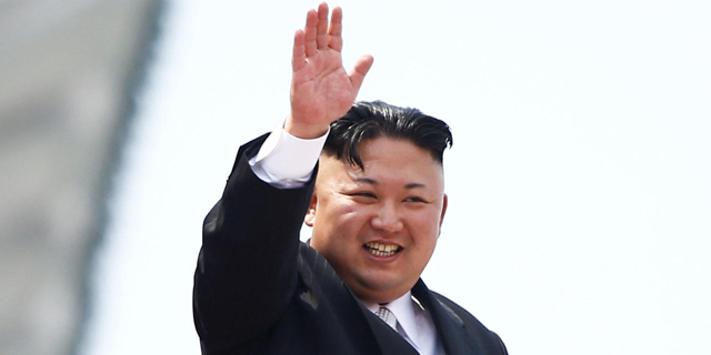 שליט צפון קוריאה קים ג’ונג און. אביו יזם את זיופי הדולרים , צילום: רויטרס