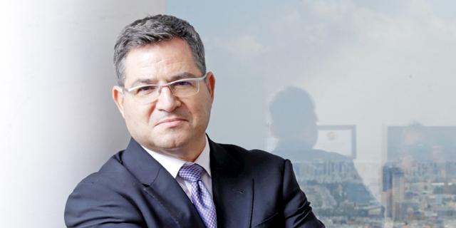 "הדח"צים שוכבים על הרצפה ואומרים 'כן'. פעם לנוחי, פעם לתשובה, פעם לפישמן"