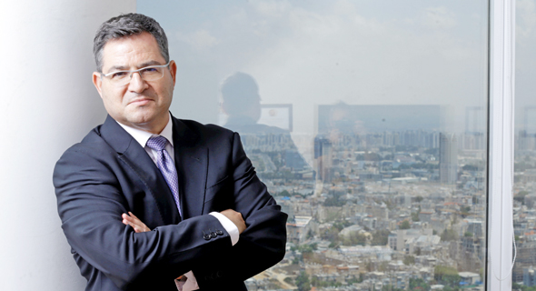 עדיני. "אני לא מציל חיים, אבל אם בתנאי נחיתות מול חברות ענק לקוח קיבל כסף בזכותי, אז הבאתי ערך" עדיני. "אני לא מציל חיים, אבל אם בתנאי נחיתות מול חברות ענק לקוח קיבל כסף בזכותי, אז הבאתי ערך"