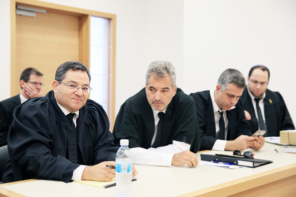 עדיני (משמאל) לצד עו"ד רם דקל בדיון בתביעה נגד אי.די.בי. "הפתרון הכי טוב הוא לאסור עסקאות בעלי עניין" עדיני (משמאל) לצד עו"ד רם דקל בדיון בתביעה נגד אי.די.בי. "הפתרון הכי טוב הוא לאסור עסקאות בעלי עניין"