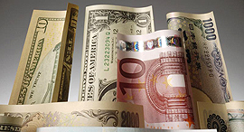 כסף דולר יורו מטח, צילום: בלומברג