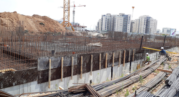 אתר בנייה. האטה בבנייה תוביל לעליית מחירים אתר בנייה. האטה בבנייה תוביל לעליית מחירים