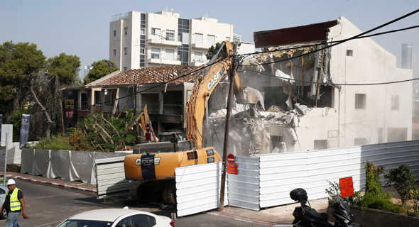 הבניין הראשון שנהרס הבניין הראשון שנהרס
