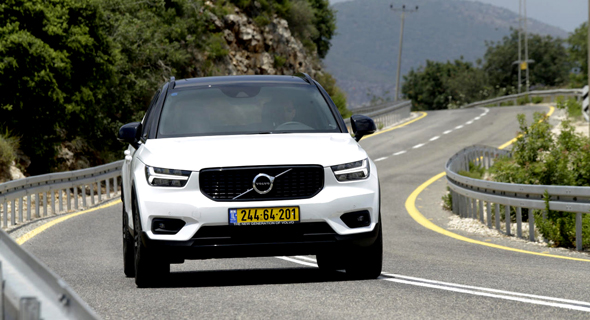 וולוו XC40. רק אל תצפו ממנה להשתולל בהתאם לכוח של המנוע הבכיר, יש לה גבולות ברורים מאוד וולוו XC40. רק אל תצפו ממנה להשתולל בהתאם לכוח של המנוע הבכיר, יש לה גבולות ברורים מאוד