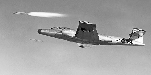מטוס ה-CF100, בניסוי ירי של רקטות