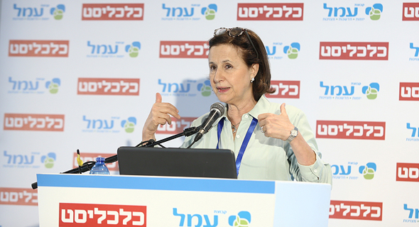 יו"ר הוות"ת יפה זילברשץ. "מי שלומד הנדסה לא יכול ללמוד שירים יפים?" יו"ר הוות"ת יפה זילברשץ. "מי שלומד הנדסה לא יכול ללמוד שירים יפים?"