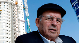 אברהם קוזניצקי, מנרב אברהם קוזניצקי, מנרב