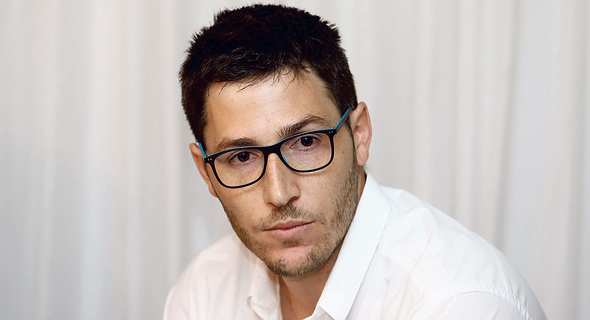 רון רוטר סמנכ"ל הכספים של קסטרו. "מי שזיהה את הפוטנציאל ביוסי גביזון הוא אבא שלי" רון רוטר סמנכ"ל הכספים של קסטרו. "מי שזיהה את הפוטנציאל ביוסי גביזון הוא אבא שלי"