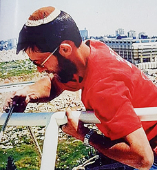 פייגלין הצעיר בפעולה, 1993. "כשאני נתקל במנקה ברחוב, אני רוצה לגעת שוב בסקוויג'י" פייגלין הצעיר בפעולה, 1993. "כשאני נתקל במנקה ברחוב, אני רוצה לגעת שוב בסקוויג'י"