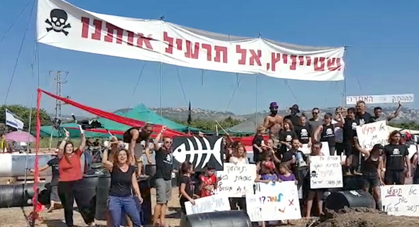 הפגנת תושבים נגד האסדה (ארכיון) הפגנת תושבים נגד האסדה (ארכיון)