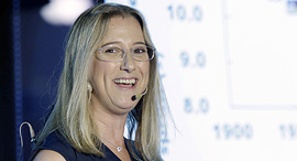 ד"ר אסנת פליס דואר כנס ספורט כשטכנולוגיה פגשת ספורט, צילום: עמית שעל