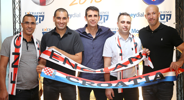 מימין: לירן צביה, אופיר פרבר, אבנר חדד, אנדי רם ובועז נגר מימין: לירן צביה, אופיר פרבר, אבנר חדד, אנדי רם ובועז נגר