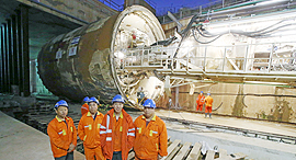 חפירת הרכבת הקלה ב אם המושבות פתח תקווה, צילום: שאול גולן