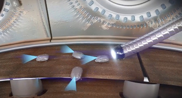 הרובוטים יוחדרו למנוע דרך צינור ויתחילו לסרוק ולאתר ליקויים, מתוך סרטון של רולס רויס